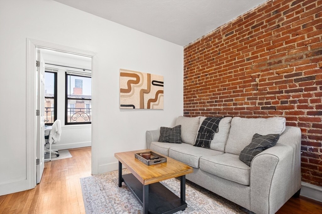 Building Photo - 107 Jersey St