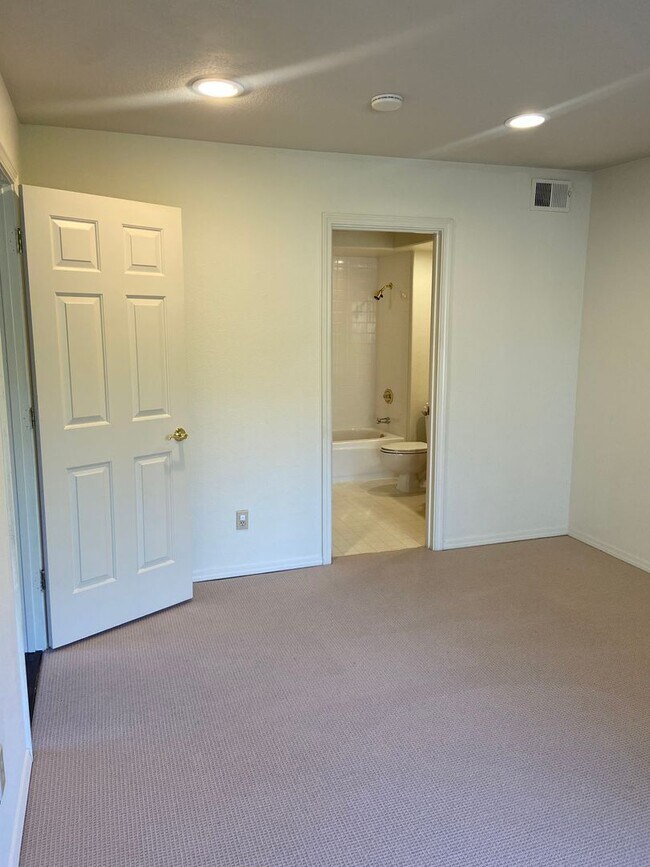 Building Photo - American River Canyon Folsom - 3 Bdrm, 3 Bath in gated community