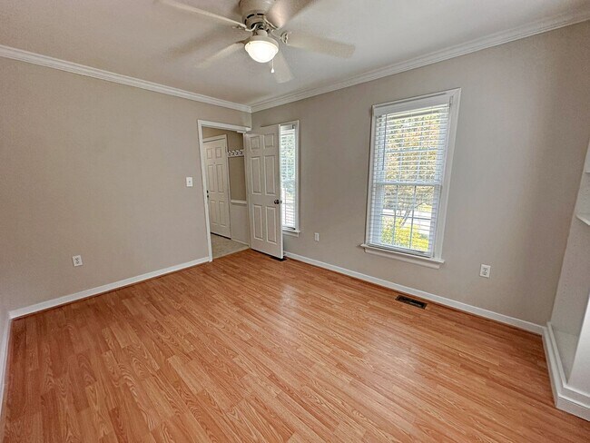 Building Photo - Updated Home in the Heart Of Chesterfield