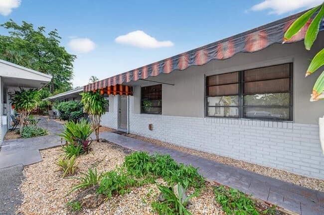 Building Photo - 2500 SW 18th Terrace