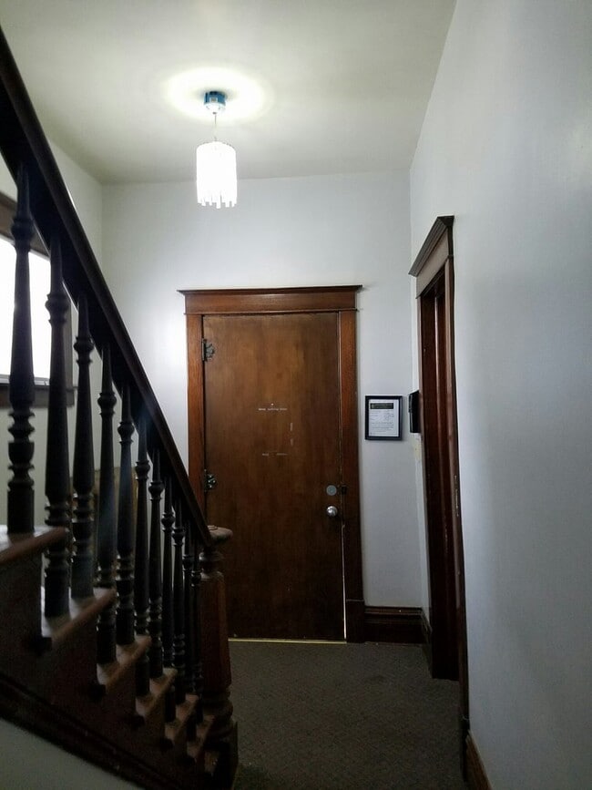 Building Photo - 204 Burr