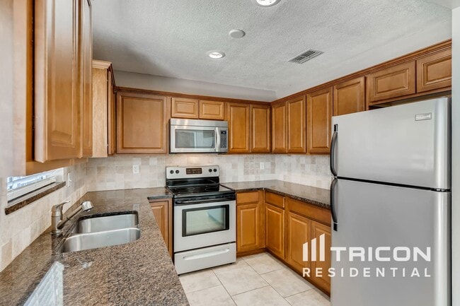 Building Photo - 1708 Hibiscus Cir N