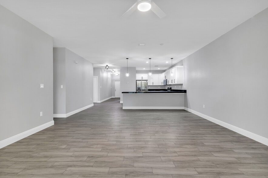 Building Photo - 1515 SW 27th Ct