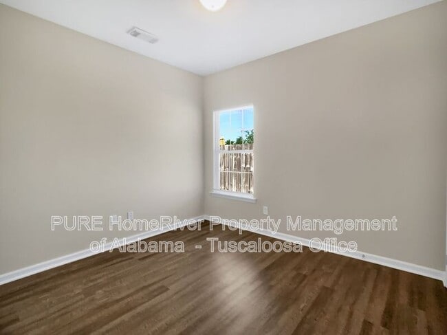 Building Photo - 9750 Moonlight Dr