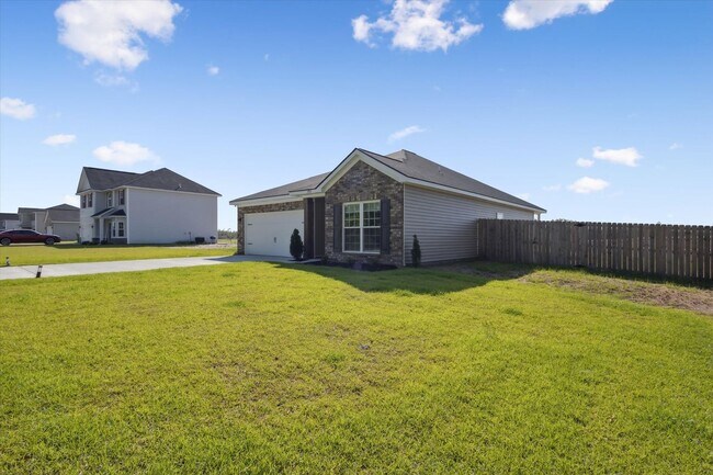 Building Photo - AVAILABLE NOW [PET FRIENDLY]