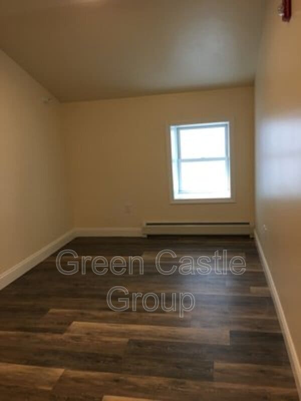 Building Photo - 323-325 College Street, Unit 12