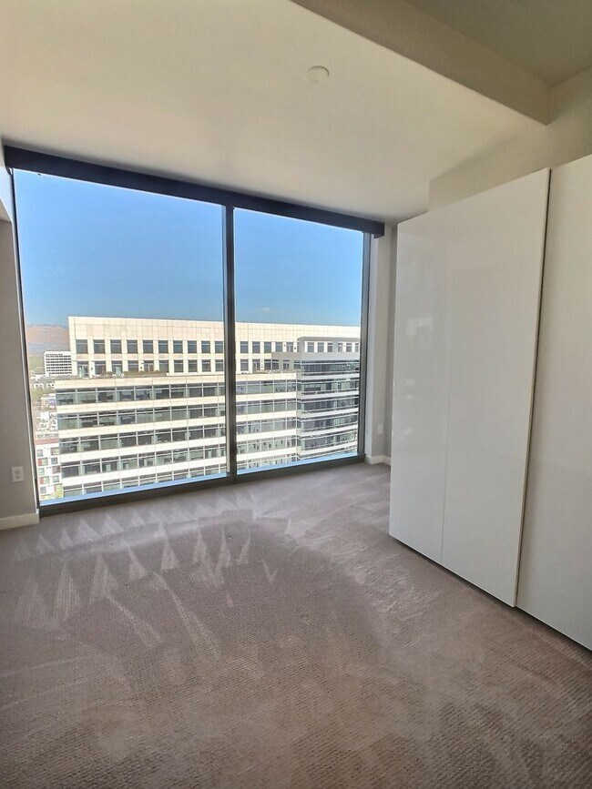 Building Photo - Luxury 1 Bedroom Condo at Axis on the 20th Floor – Custom Finishes Throughout, Beautiful Views!