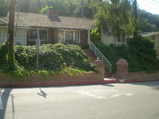 Building Photo - 3751 Stone Canyon Ave