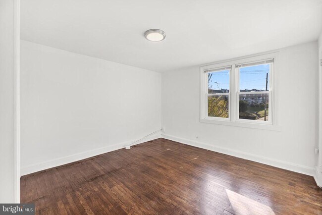 Building Photo - 1451 West End Dr