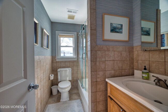 Building Photo - 1210 3rd Ave