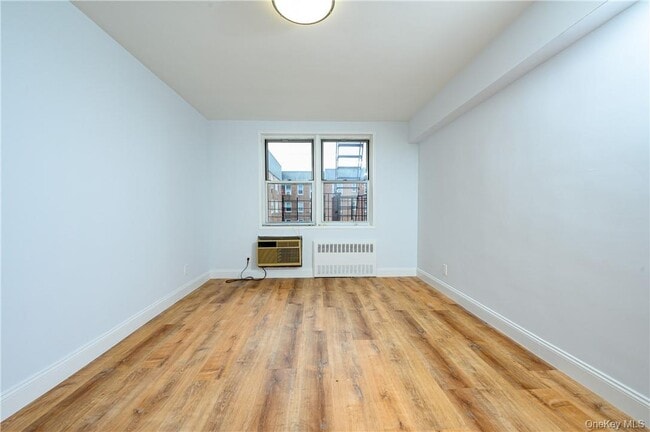 Building Photo - 3 Sadore Ln