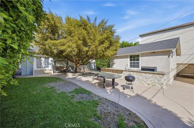 Building Photo - 630 Pioneer Dr