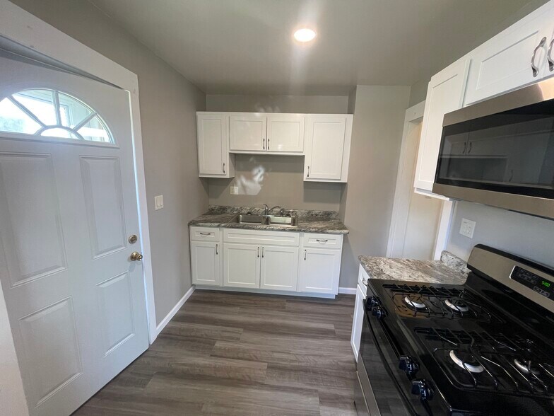 Building Photo - 1019 N Underhill St