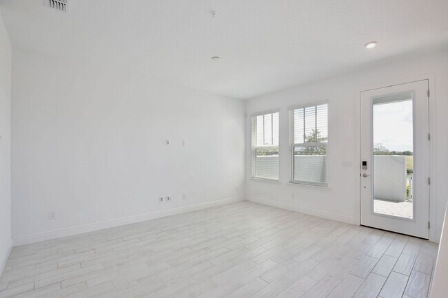 Building Photo - Stunning 3/2.5 Modern Townhome with a Priv...