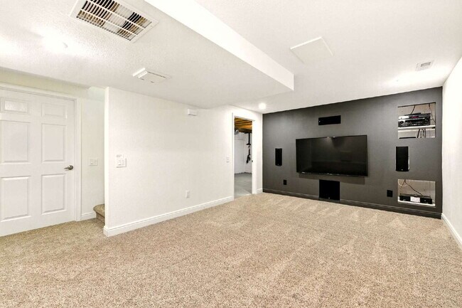 Building Photo - Gorgeous 3 Bed 2.5 Bath Townhome in Littleton!