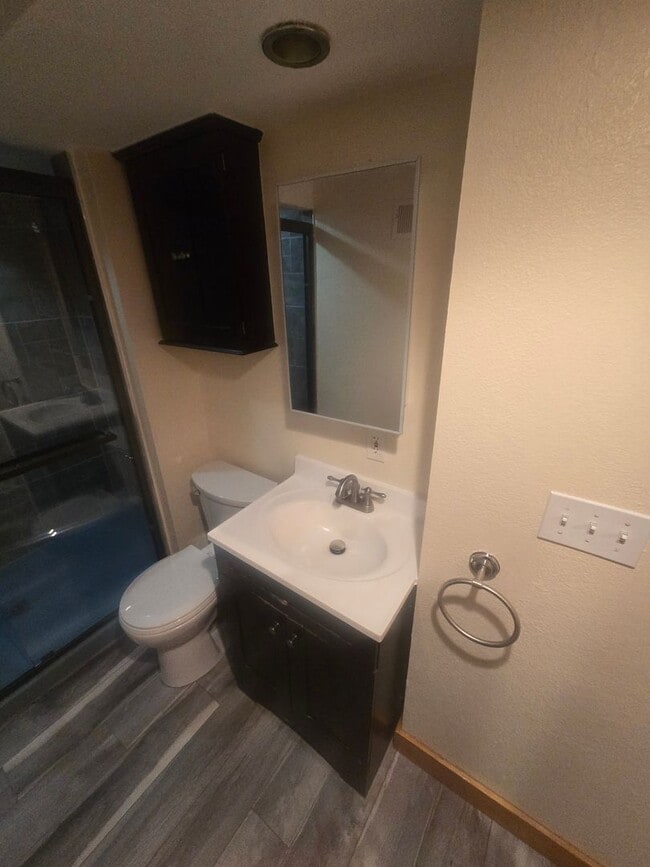 Building Photo - 229 Crestwood Ct