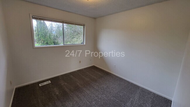 Building Photo - 3BD I 2BA Home w/ Large Yard - Beaverton!