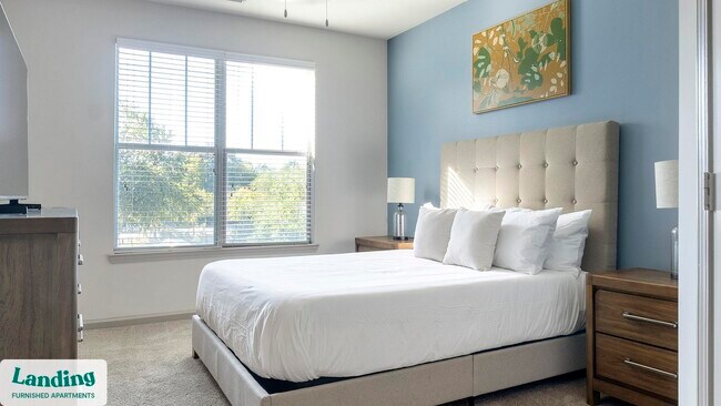 Building Photo - 900 E Six Forks Rd