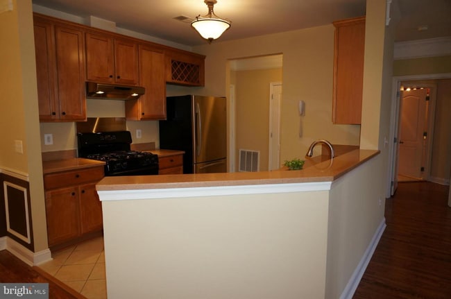 Building Photo - 5801 Clipper Ln