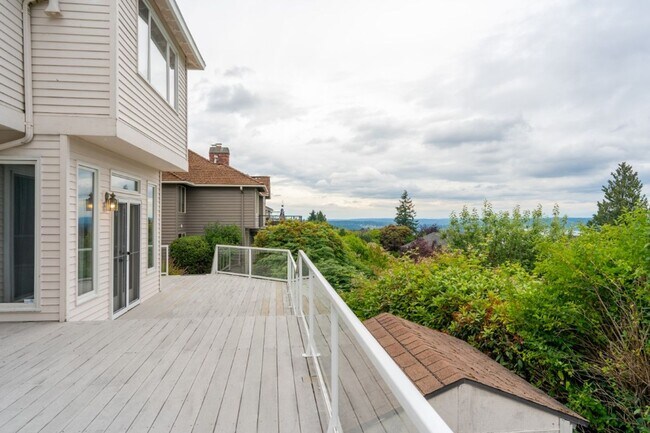 Building Photo - 3Bd/3Ba Bellevue House