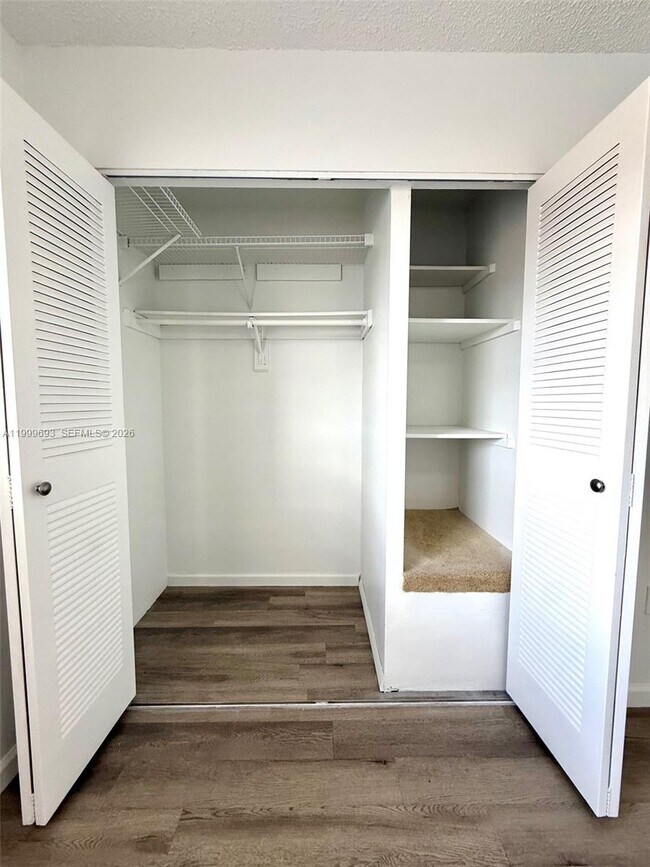 Building Photo - 1460 W 41st St