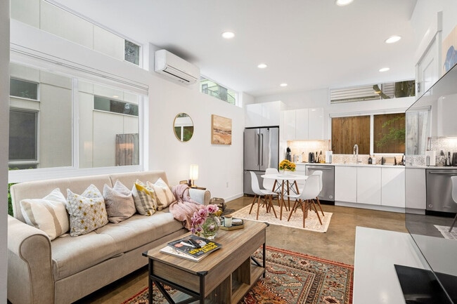 Building Photo - 620D 10th Ave E