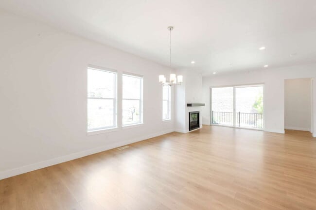 Building Photo - Traverse Mountain | SPACIOUS LIVING | 6 BED 4 BATH SINGLE FAMLY HOME