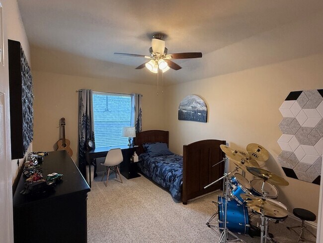 Building Photo - 1420 Somerset Dr