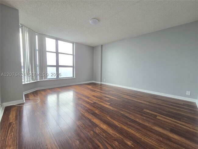 Building Photo - 3530 Mystic Pointe Dr