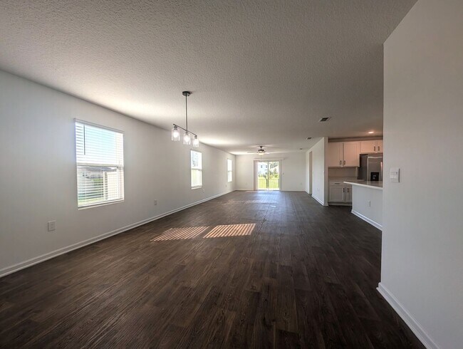 Building Photo - ENTRADA SUBDIVISION - THIS 4/2/3 HOME WITH OVER 2,140 sqft AND FENCED REAR YARD IS NOW AVAILABLE!!