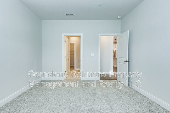 Building Photo - 204 Douglas Bend Rd