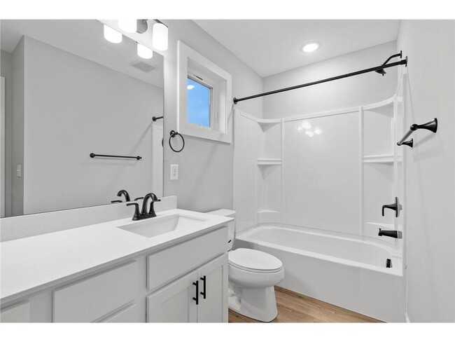 Building Photo - 13118 ISETTA CIR NE