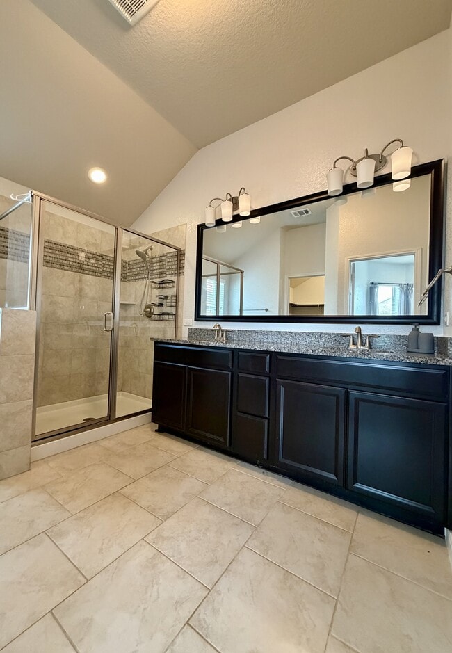 Building Photo - 646 Ridge Lawn Dr