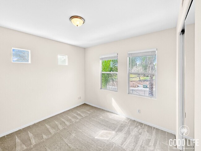 Building Photo - Spacious 2B/3BA + Den Townhouse in El Cerr...