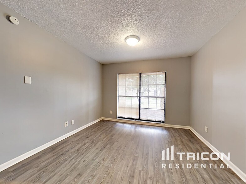 Building Photo - 603 Ephrata Dr