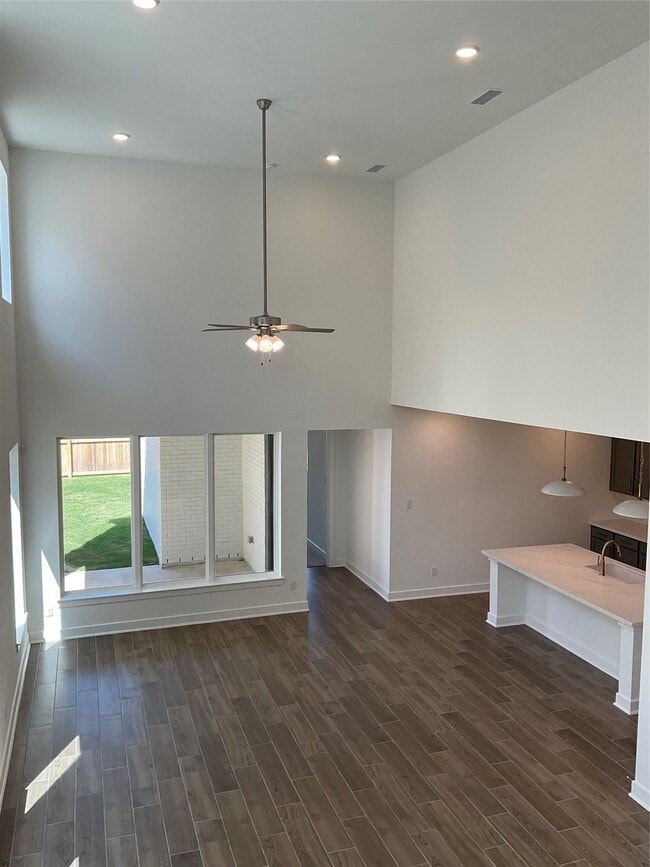 Building Photo - 7311 Blue Gentiana Ln