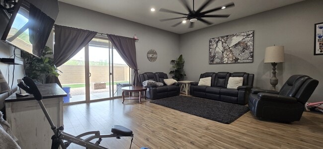 Building Photo - 3952 W Salter Dr