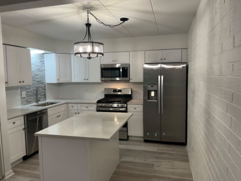 Building Photo - 154 E Bailey Rd