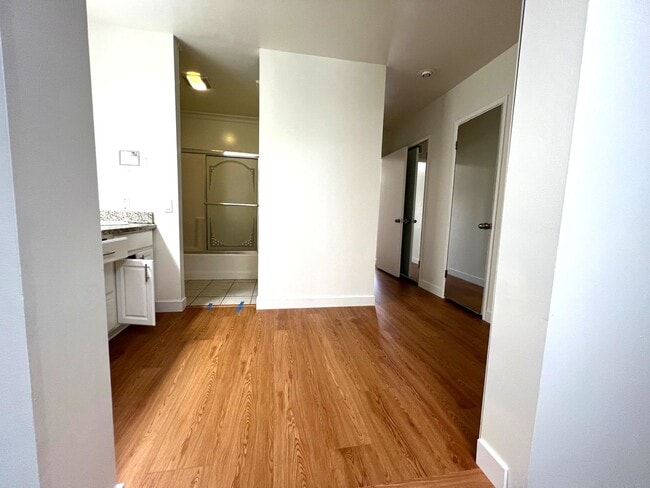 Building Photo - Freshly Renovated Gem with Incredible Floo...