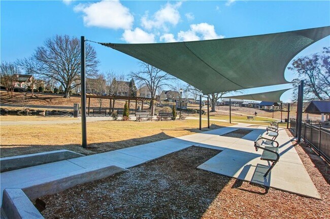 Building Photo - 1954 Sanford Dr