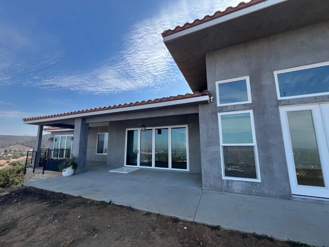 Building Photo - 2378 Edgehill Rd
