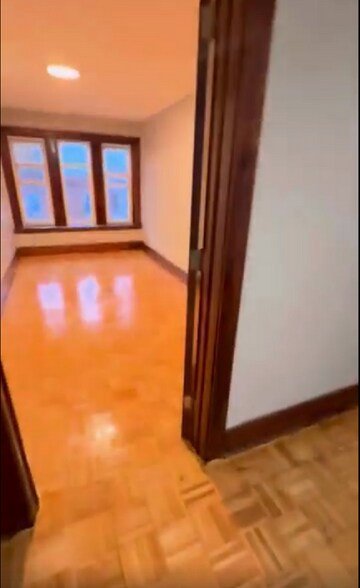 Building Photo - 2855 E 82nd St