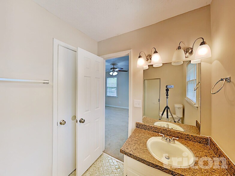 Building Photo - 3865 Brushy Wood Dr