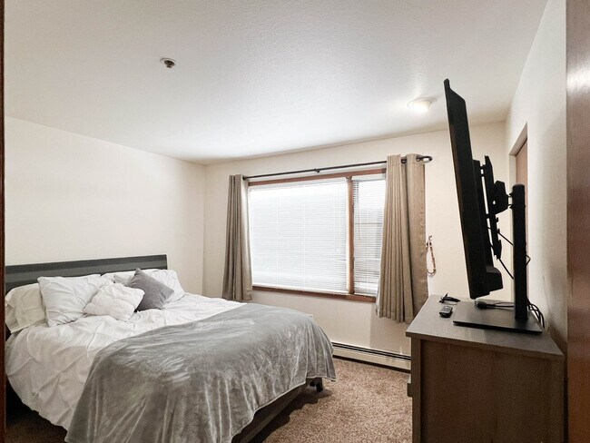 Building Photo - 1170 Denali St