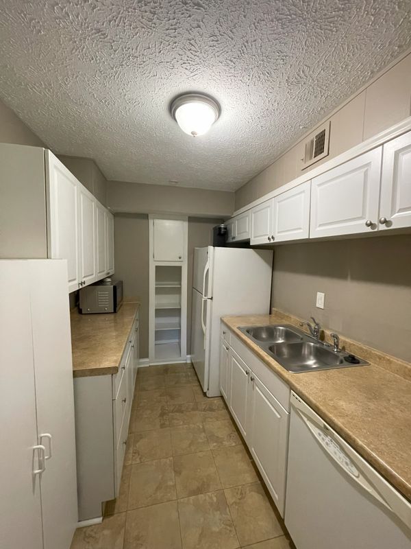 Building Photo - 115 Biscayne Dr NW