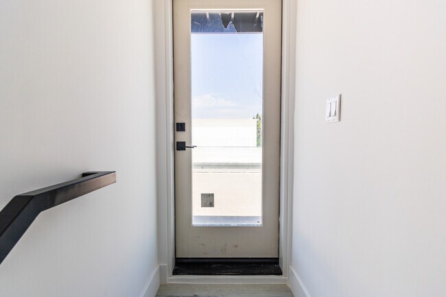 Building Photo - 4299 Tujunga Ave