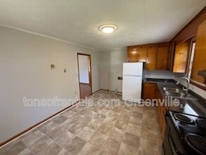 Building Photo - 113 Pineview Rd