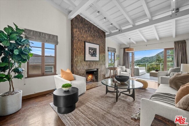 Building Photo - 3074 Lake Hollywood Dr