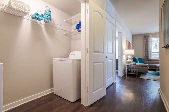 Building Photo - Make This Space Your Own!