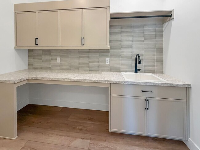 Building Photo - Luxury New Construction in Centerra: 4-Bed High-End Home, Dog Friendly, Fenced Yard, Near Downtow...